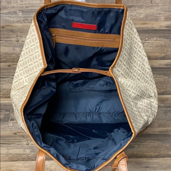 Tommy Hilfiger Logo Tote P14 - Picture 3 of 5